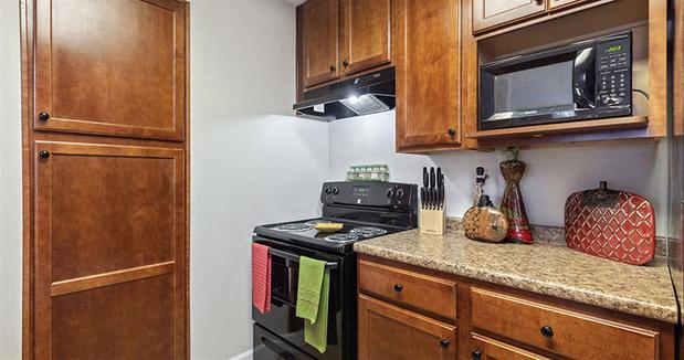 Images Bedford Parke Apartments