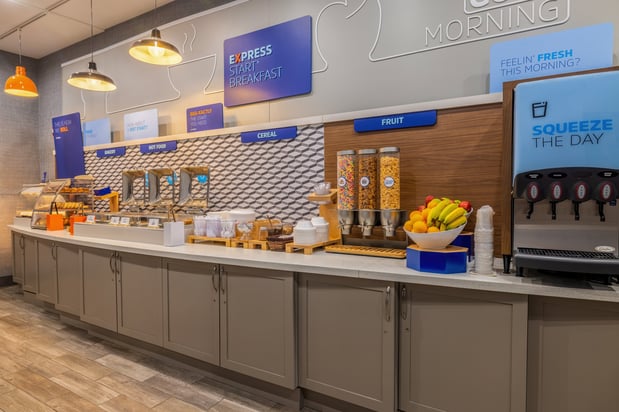 Images Holiday Inn Express & Suites Kansas City Airport by IHG