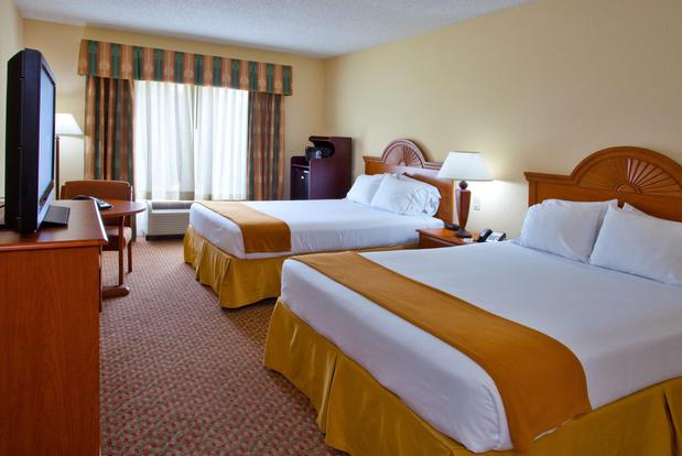 Images Holiday Inn Express & Suites Spring Hill, an IHG Hotel