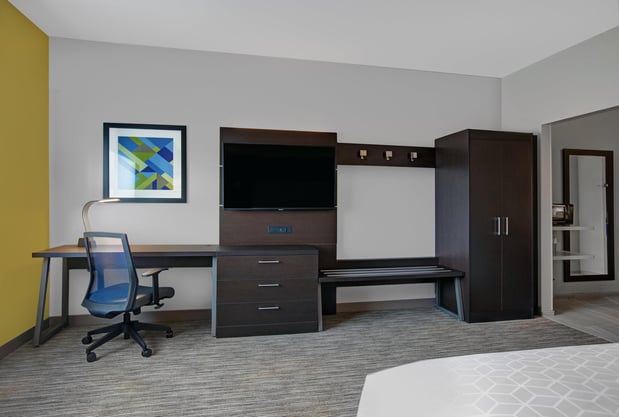 Images Holiday Inn Express & Suites Milwaukee - Brookfield by IHG