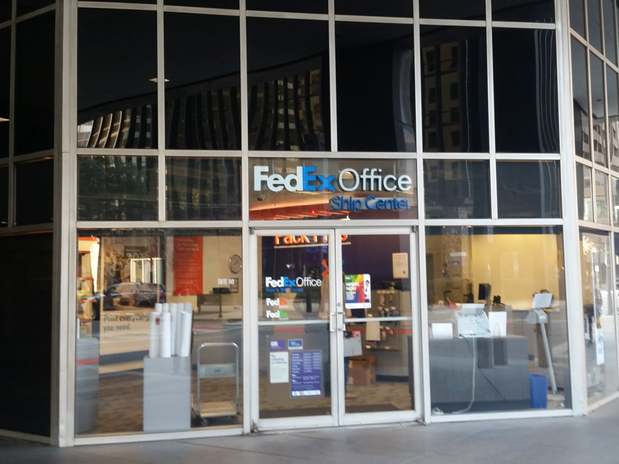 Images FedEx Office Ship Center