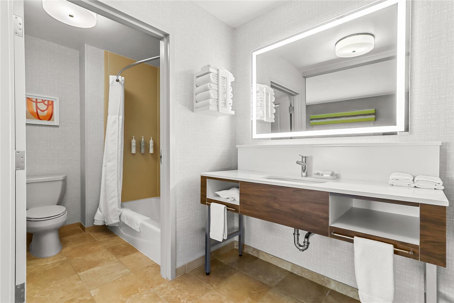 Guest room bath