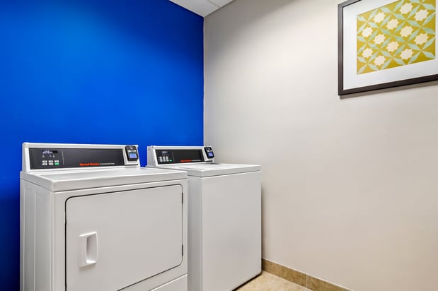 Images Holiday Inn Express & Suites Jacksonville SE- Med Ctr Area by IHG