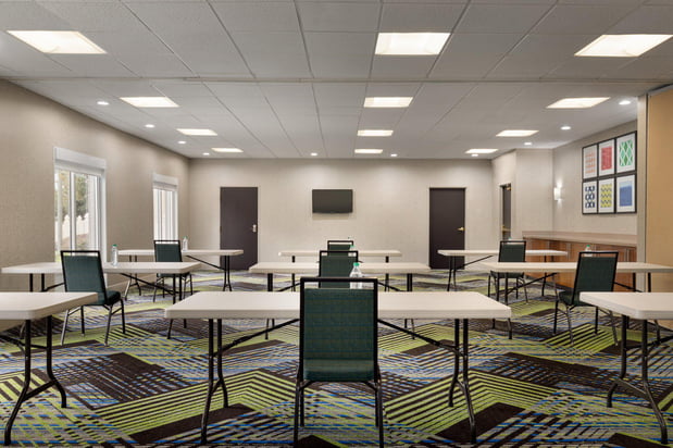 Images Holiday Inn Express & Suites Auburn - University Area by IHG