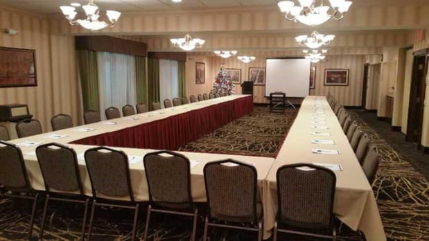 Images Holiday Inn Express & Suites Youngstown N (Warren/Niles) by IHG