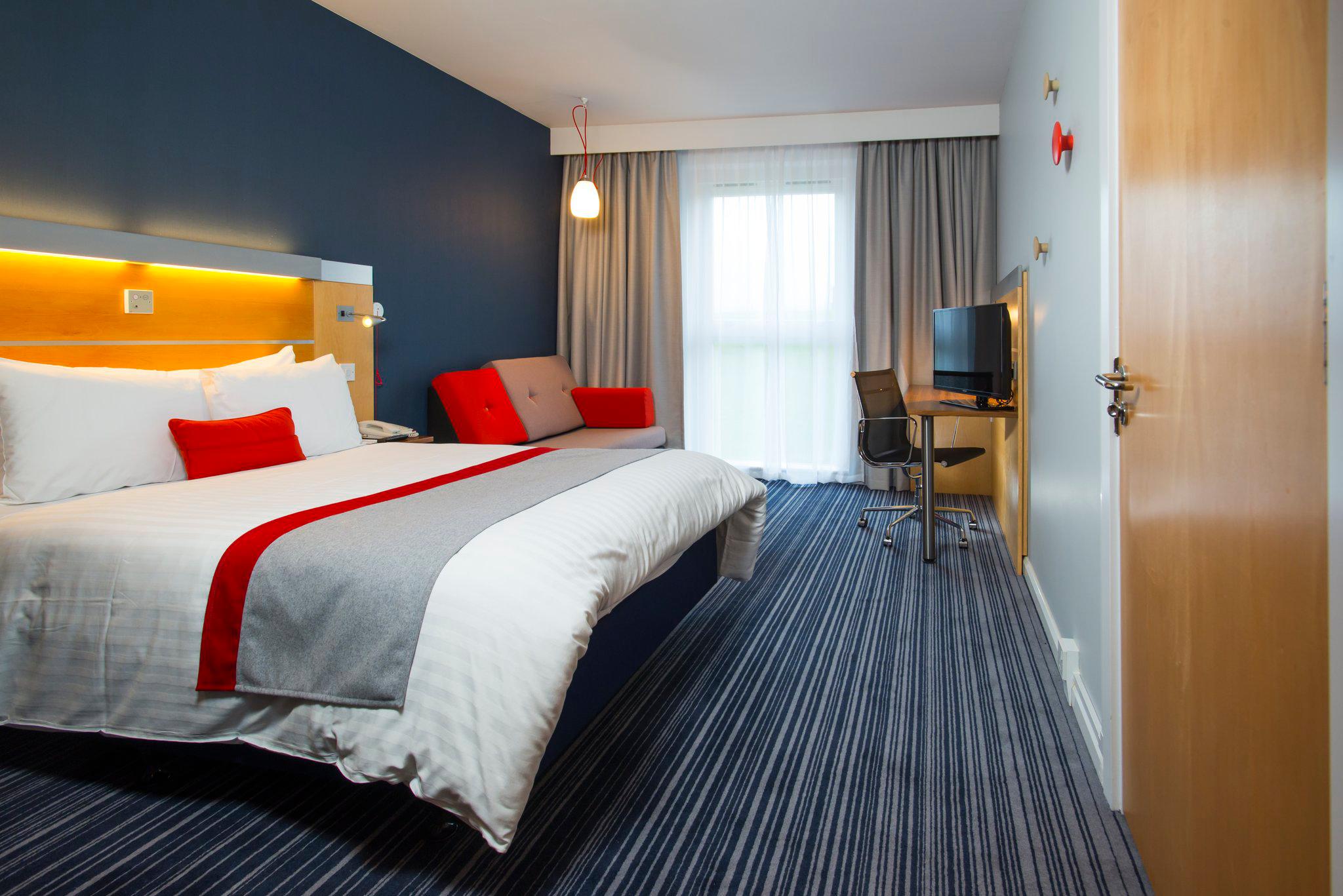 Holiday Inn Express London - Epsom Downs, an IHG Hotel Surrey 01372 755200