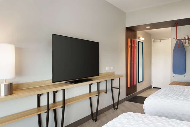 Images Tru by Hilton Lancaster East
