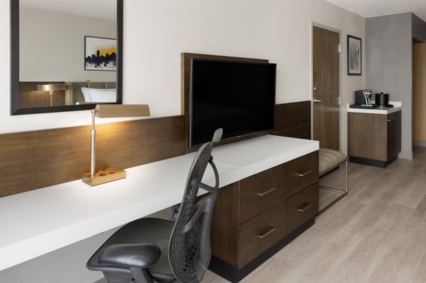 Images Crowne Plaza Nashville Airport by IHG