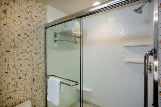 Images Holiday Inn Gulfport-Airport by IHG