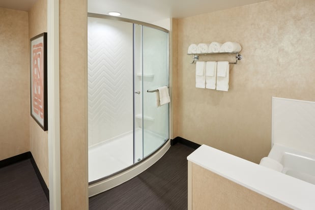 Images Holiday Inn & Suites Philadelphia W - Drexel Hill by IHG