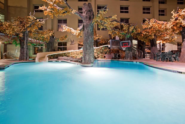 Images Holiday Inn & Suites Madison West - Middleton by IHG