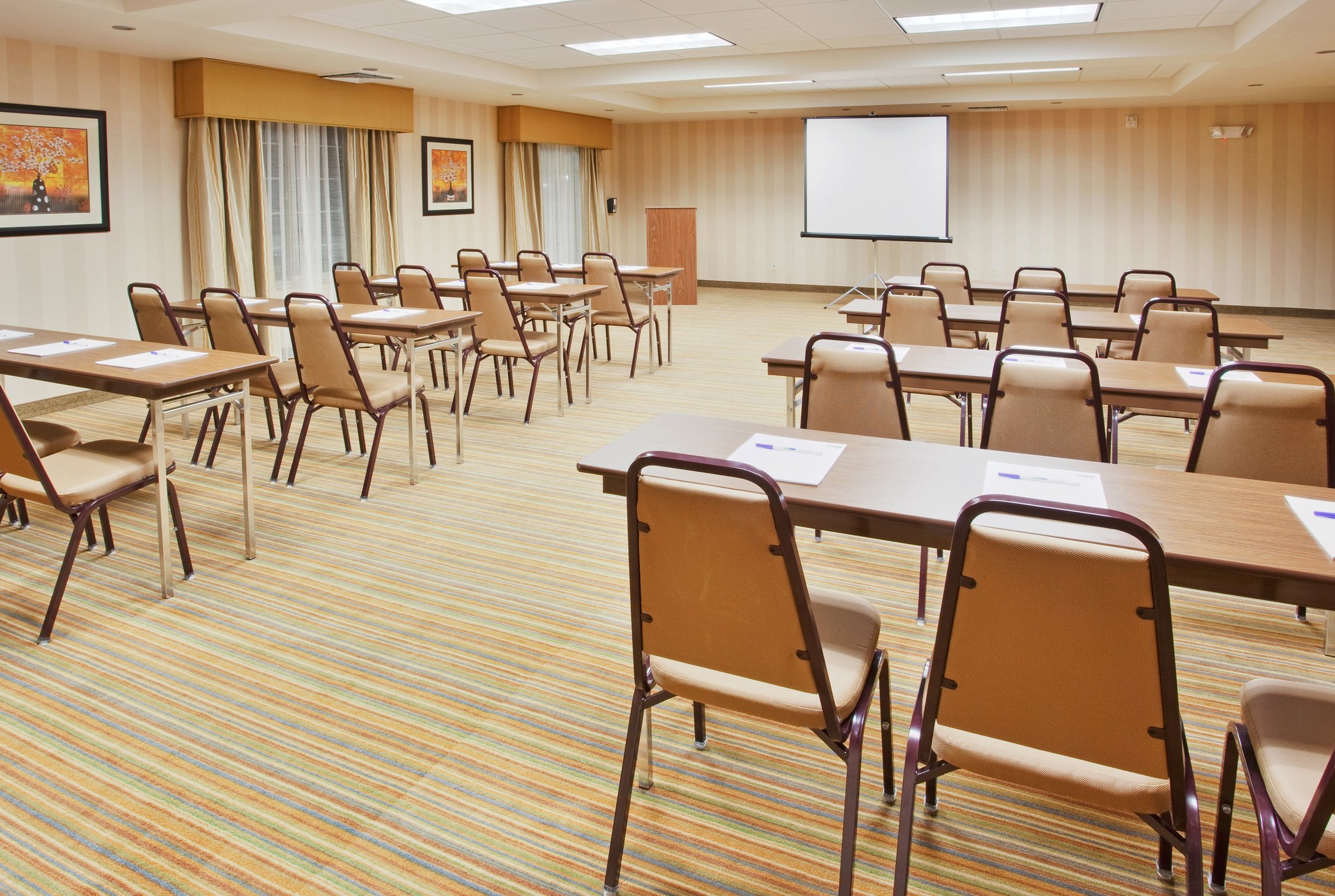 Holiday Inn Express & Suites Willows by IHG Image
