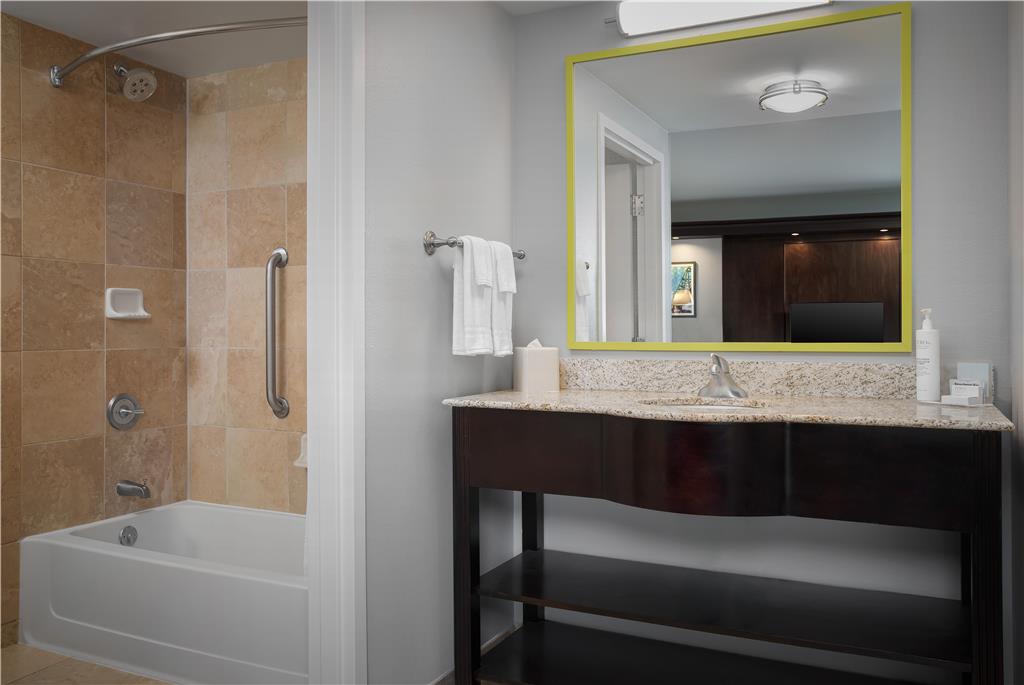 Hampton Inn & Suites Omaha-Downtown