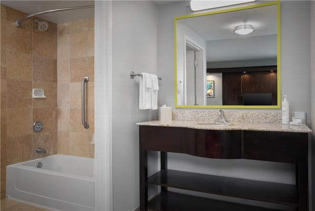 Images Hampton Inn & Suites Omaha-Downtown