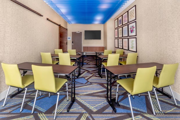 Images Holiday Inn Express & Suites Milwaukee – West Allis by IHG