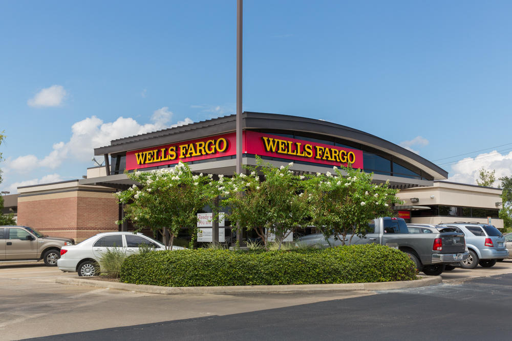 Wells Fargo at Crossroads Centre - Pasadena Shopping Center
