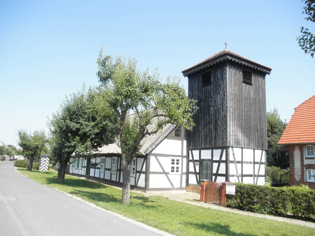 Kirche Wuschewier - Ev. Kirchengemeinde Neutrebbin-Oderbruch, Hauptstraße 77 in Neutrebbin