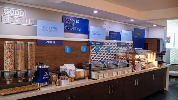 Images Holiday Inn Express Hickory-Hickory Mart by IHG