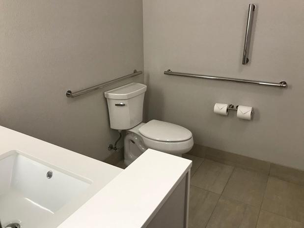 Images Holiday Inn Express & Suites Hannibal - Medical Center by IHG