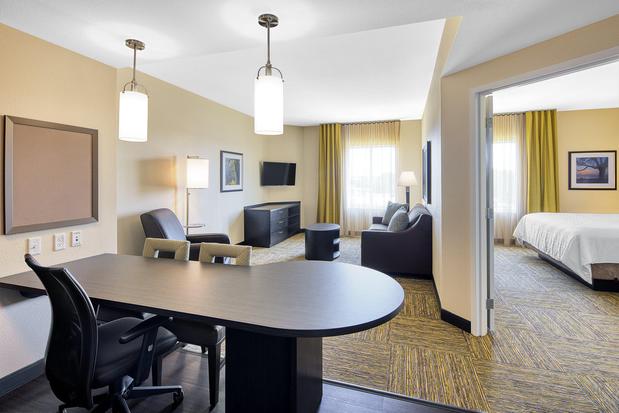 Images Candlewood Suites Building 38300