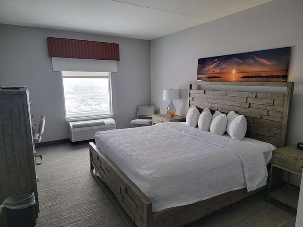 Images Hampton Inn & Suites Erie Bayfront