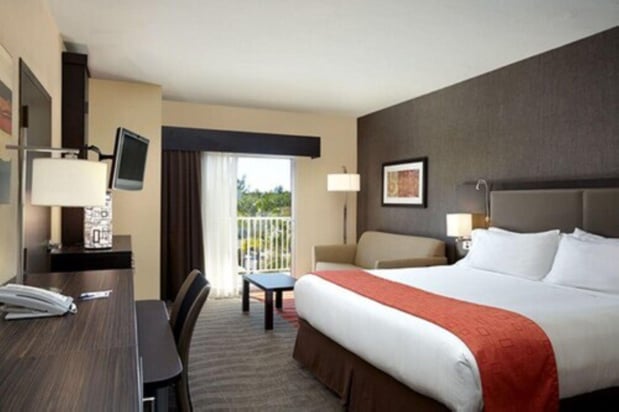 Images Holiday Inn Express & Suites Naples Downtown - 5th Avenue by IHG