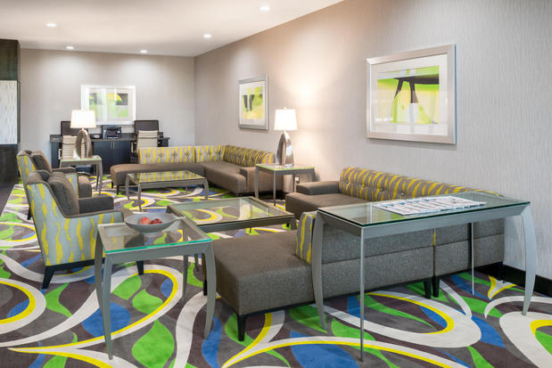 Images Holiday Inn Express & Suites Norman by IHG