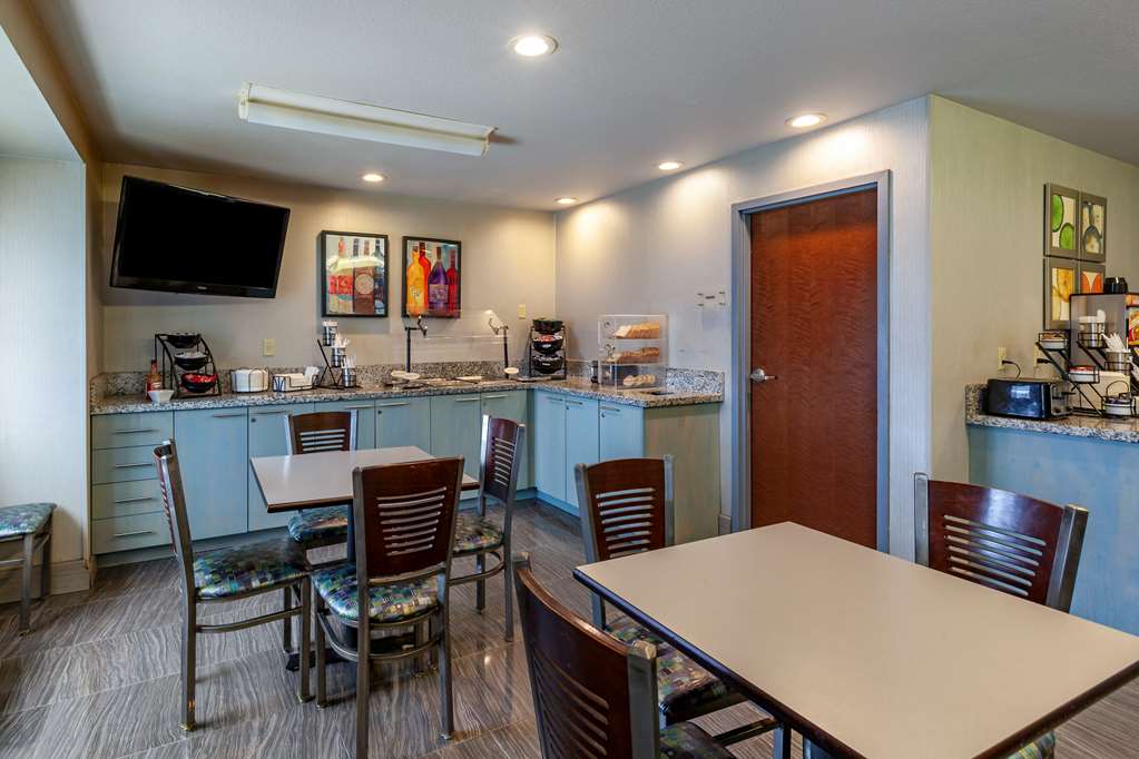 Images Best Western Plus Woodstock Inn & Suites