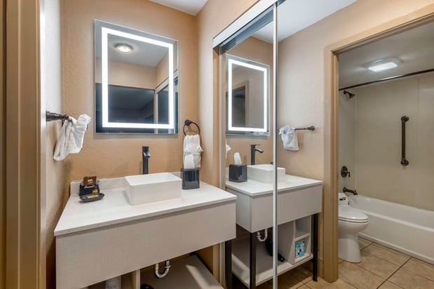 Images Best Western Plus Landing View Inn & Suites