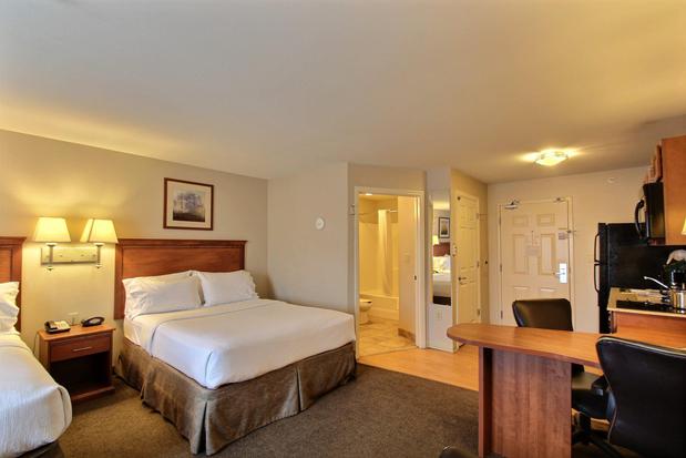 Images Candlewood Suites Milwaukee Airport-Oak Creek, an IHG Hotel
