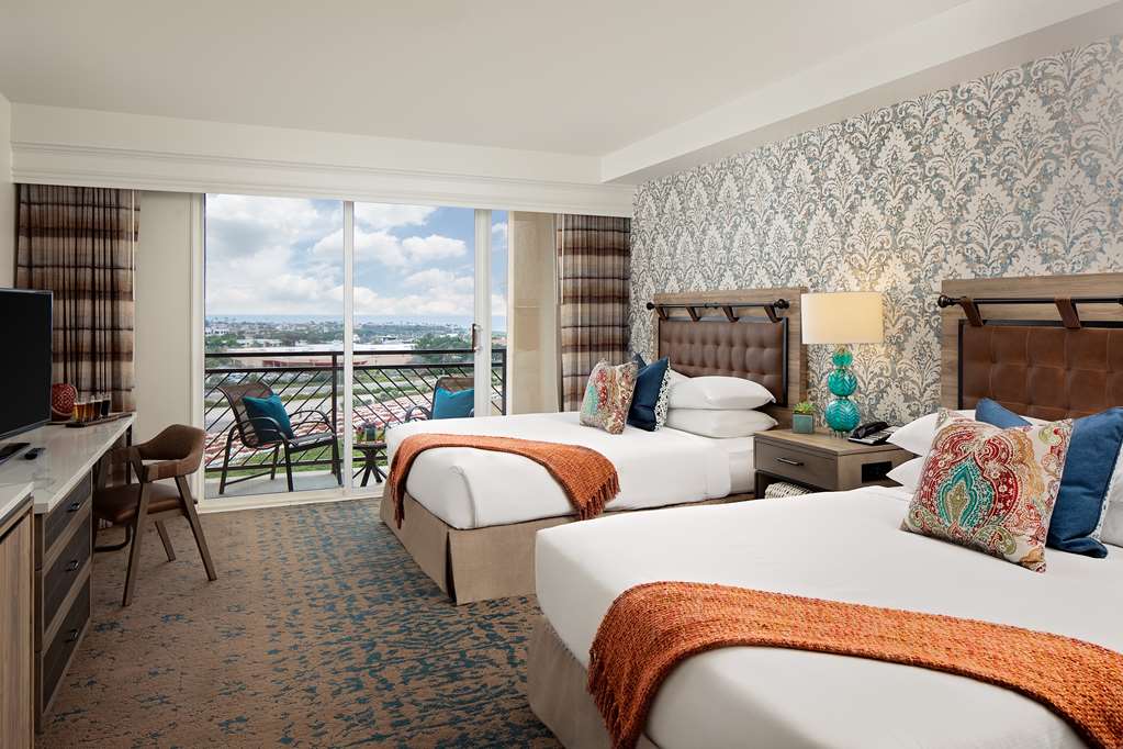 Guest room The Cassara Carlsbad, Tapestry Collection by Hilton Carlsbad (760)827-3232