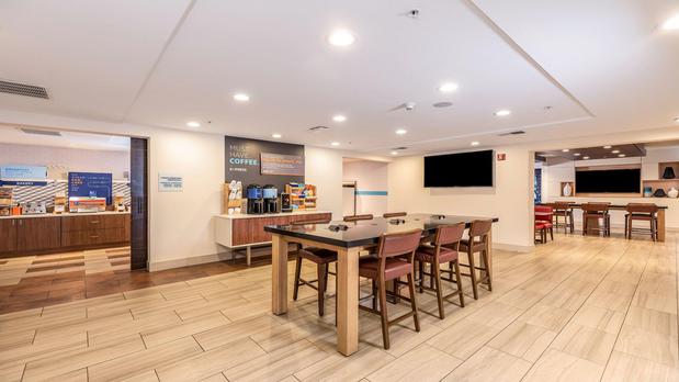 Images Holiday Inn Express & Suites Fremont - Milpitas Central by IHG