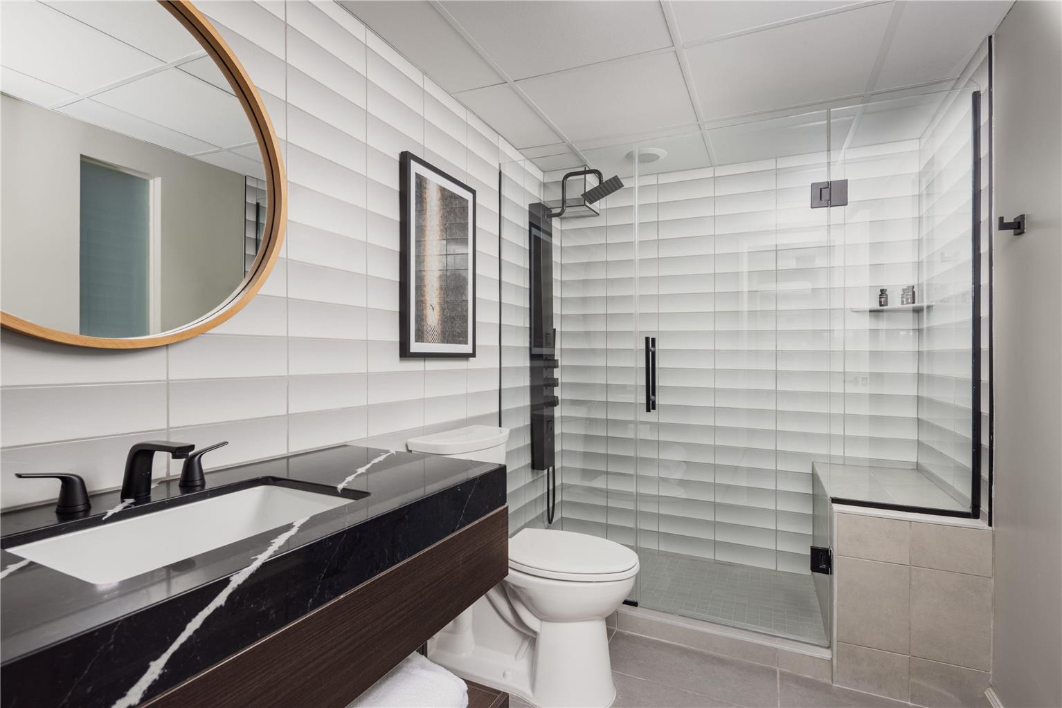 Guest room bath