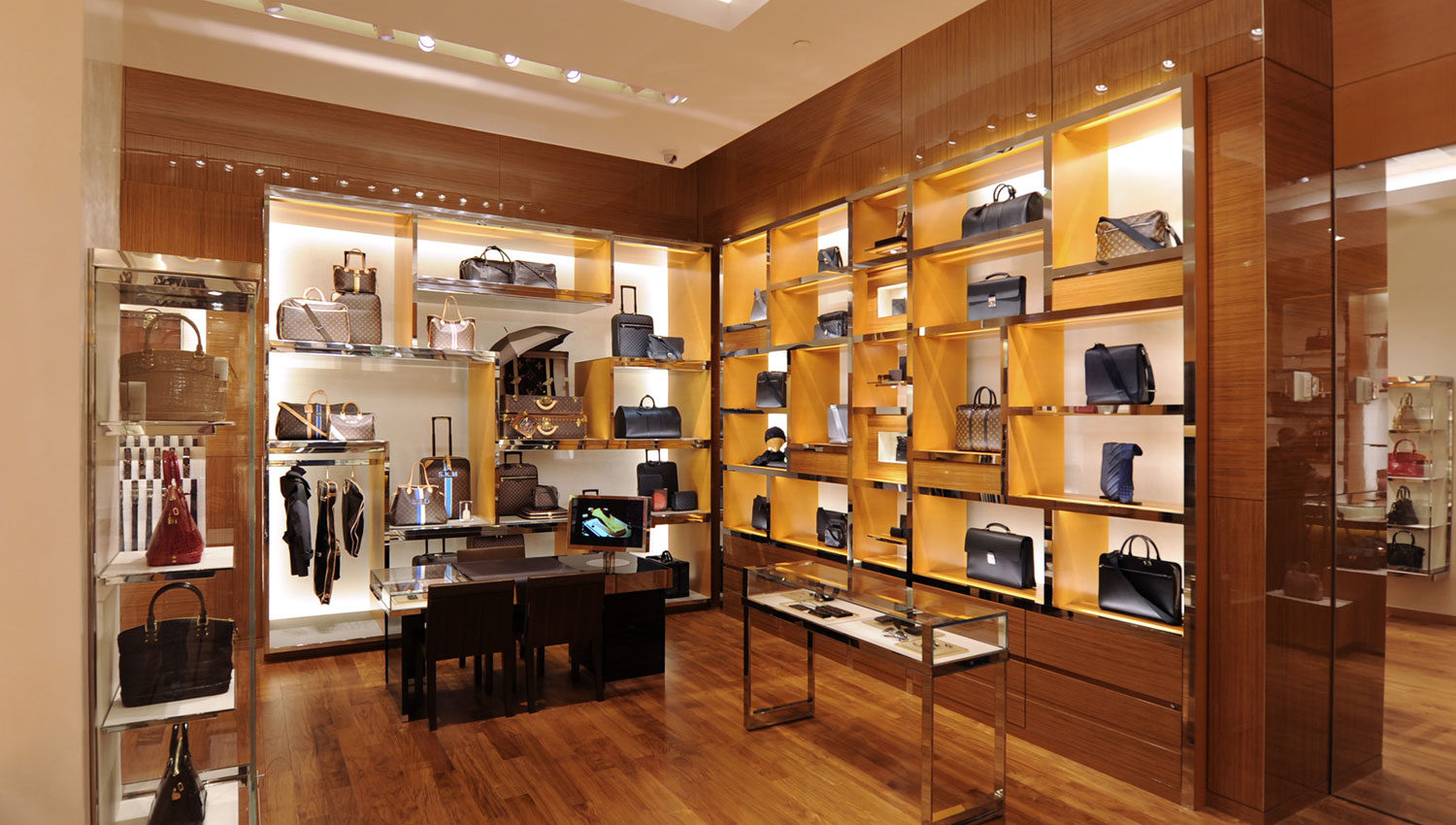 Saks Fifth Avenue Beachwood Louis Vuitton | Paul Smith