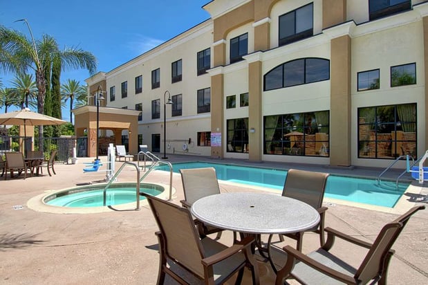 Images Hampton Inn & Suites Hemet