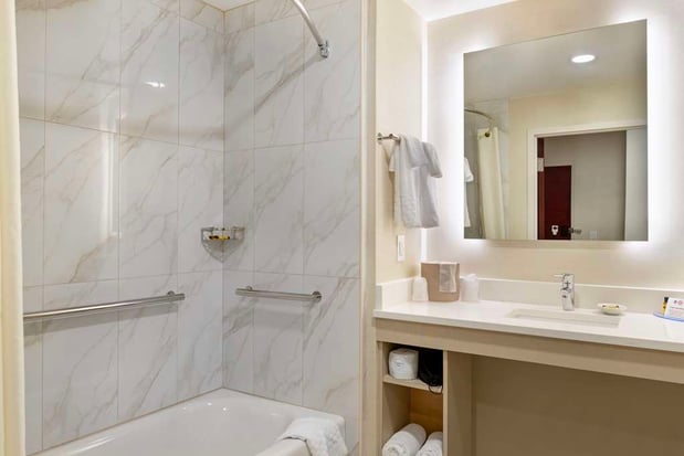 Images Best Western Plus Crossroads Inn & Suites