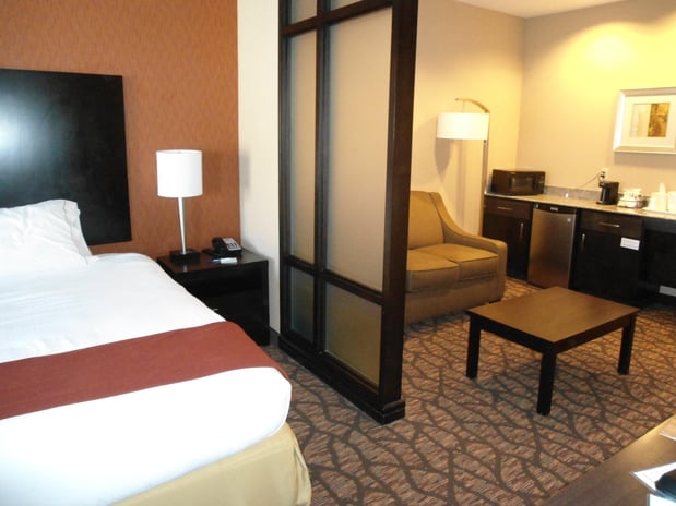 Images Holiday Inn Express & Suites Alpine Southeast by IHG