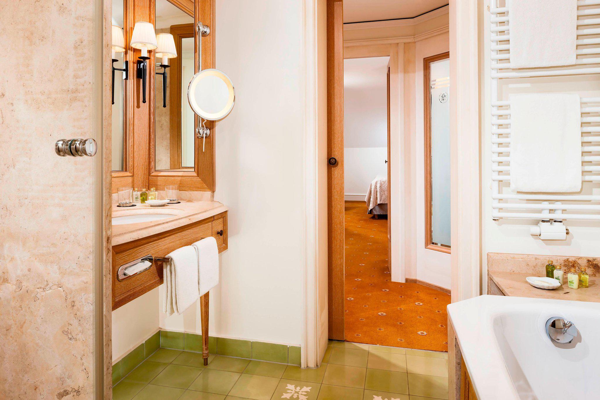 Schloss Fuschl, a Luxury Collection Resort & Spa, Fuschlsee-Salzburg, Schloss Strasse 19 in Hof Bei Salzburg