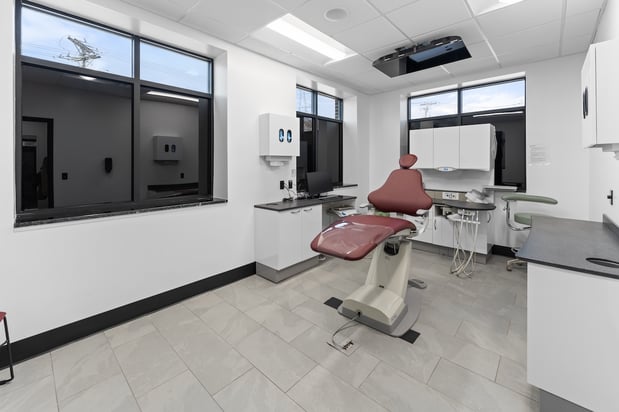 Images Kaaren Vargas, DDS