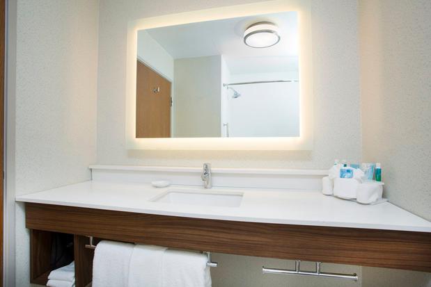 Images Holiday Inn Express Kansas City - at the Legends by IHG
