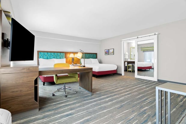 Images Hampton Inn & Suites  Chicago Medical District UIC