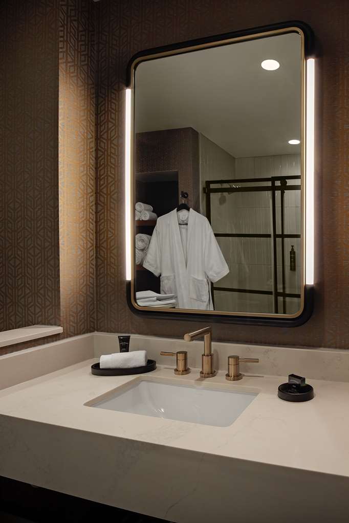 Guest room bath