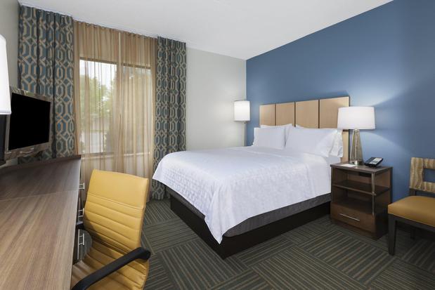 Images Candlewood Suites Grand Rapids Airport by IHG