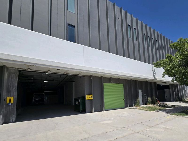Covered Loading Area 