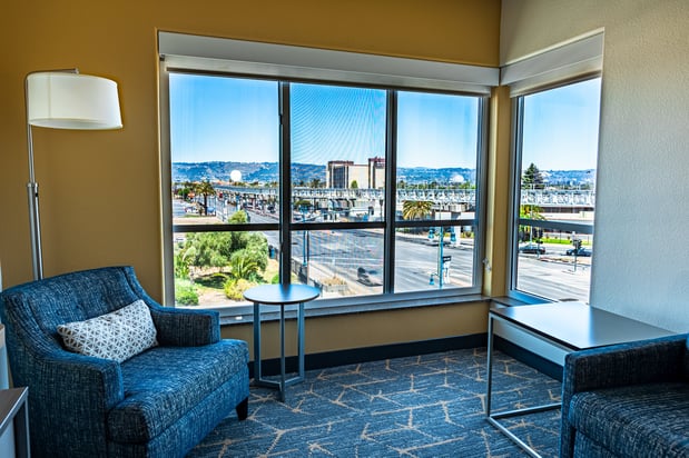 Images Holiday Inn & Suites Oakland - Airport by IHG