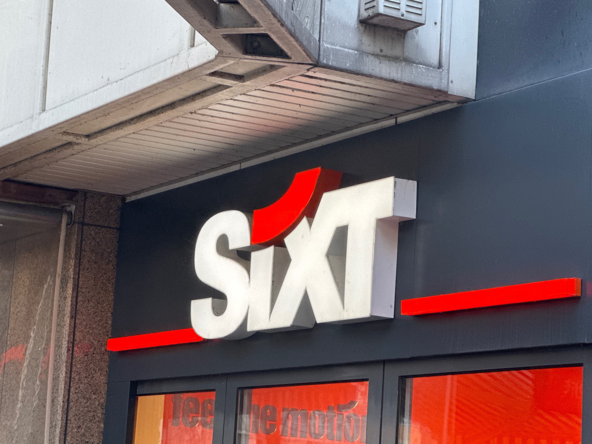 SIXT Autovermietung Düsseldorf Zentrum/HBF, Willi-Becker-Allee 10 in Düsseldorf