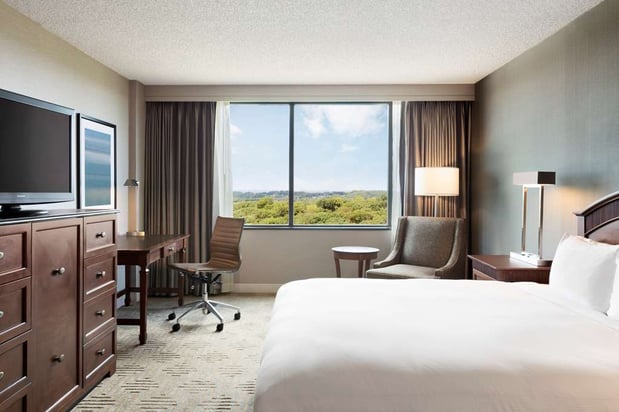 Images Hilton East Brunswick Hotel & Executive Meeting Center