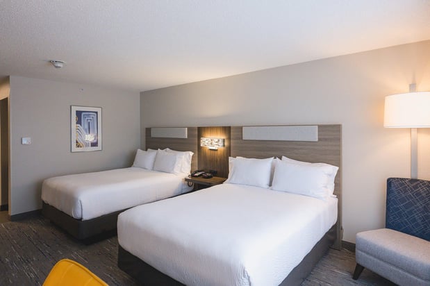Images Holiday Inn Express & Suites Marquette by IHG