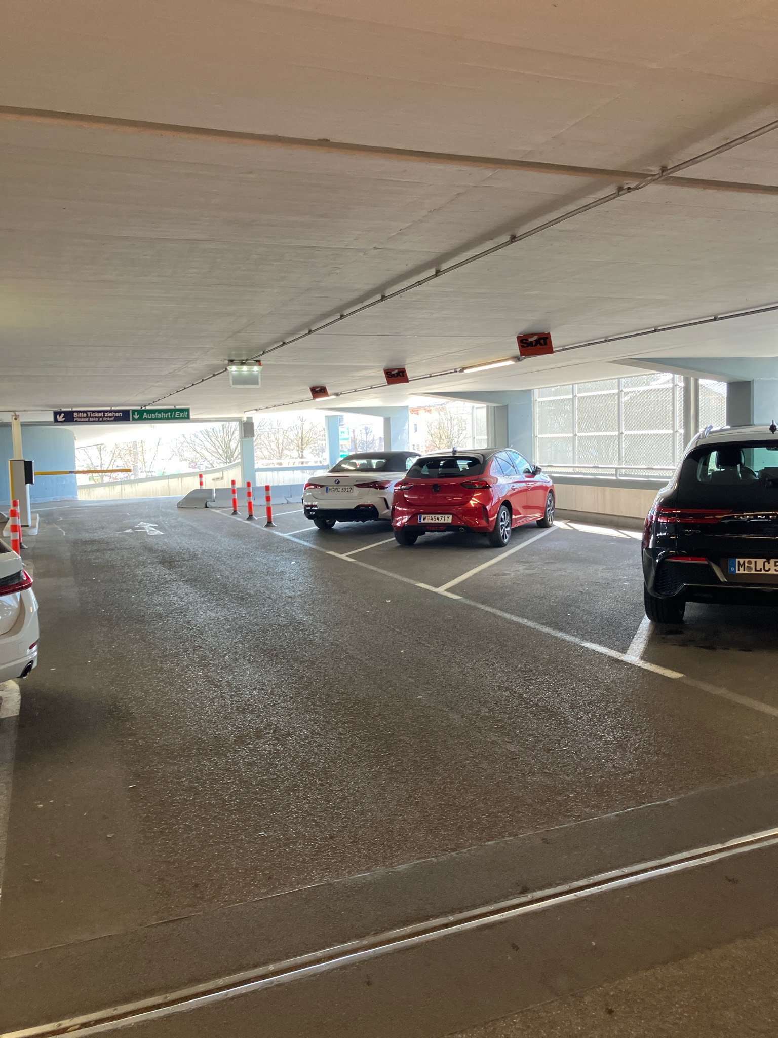 Bild 3 von SIXT Autovermietung Salzburg Flughafen