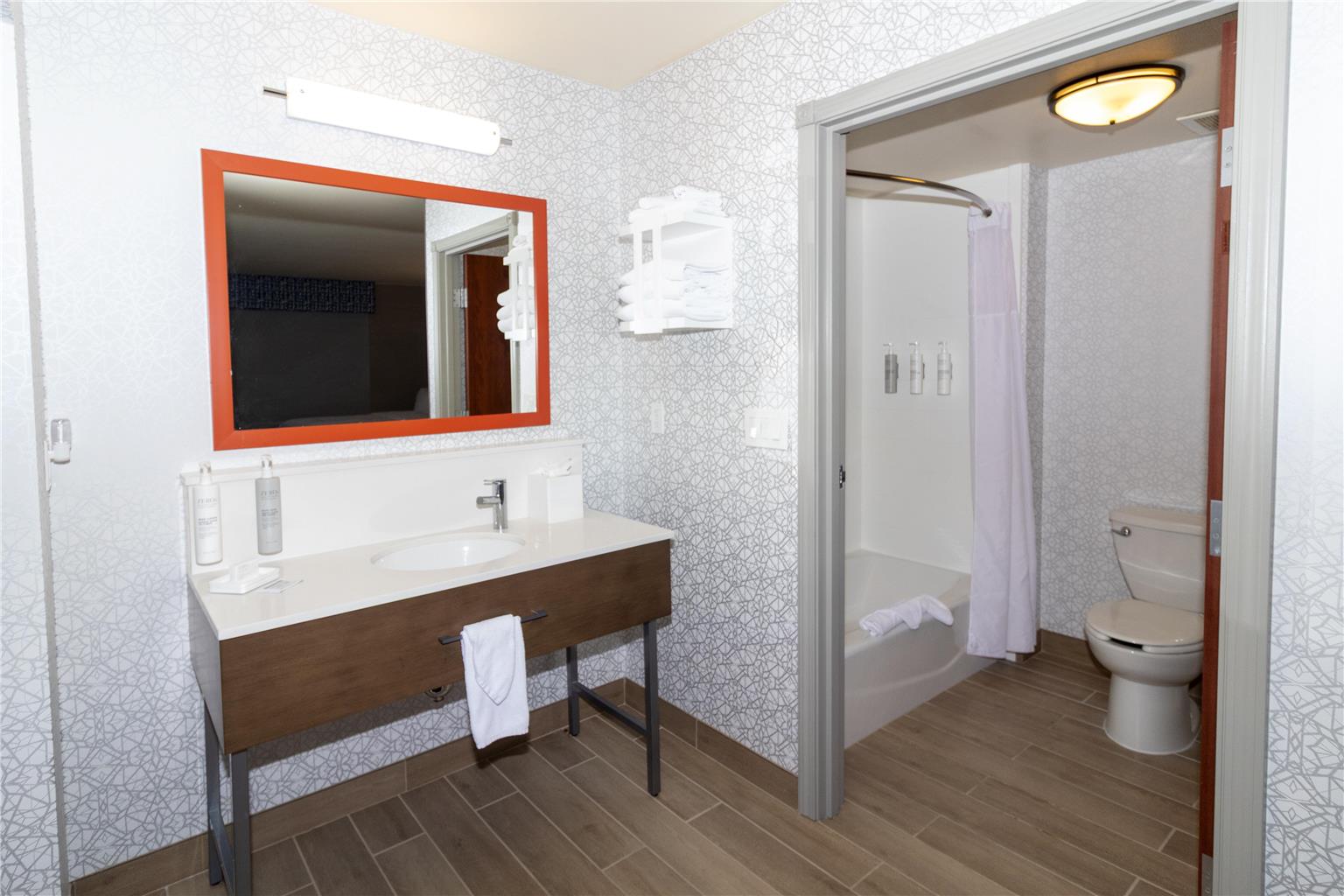 Guest room bath 